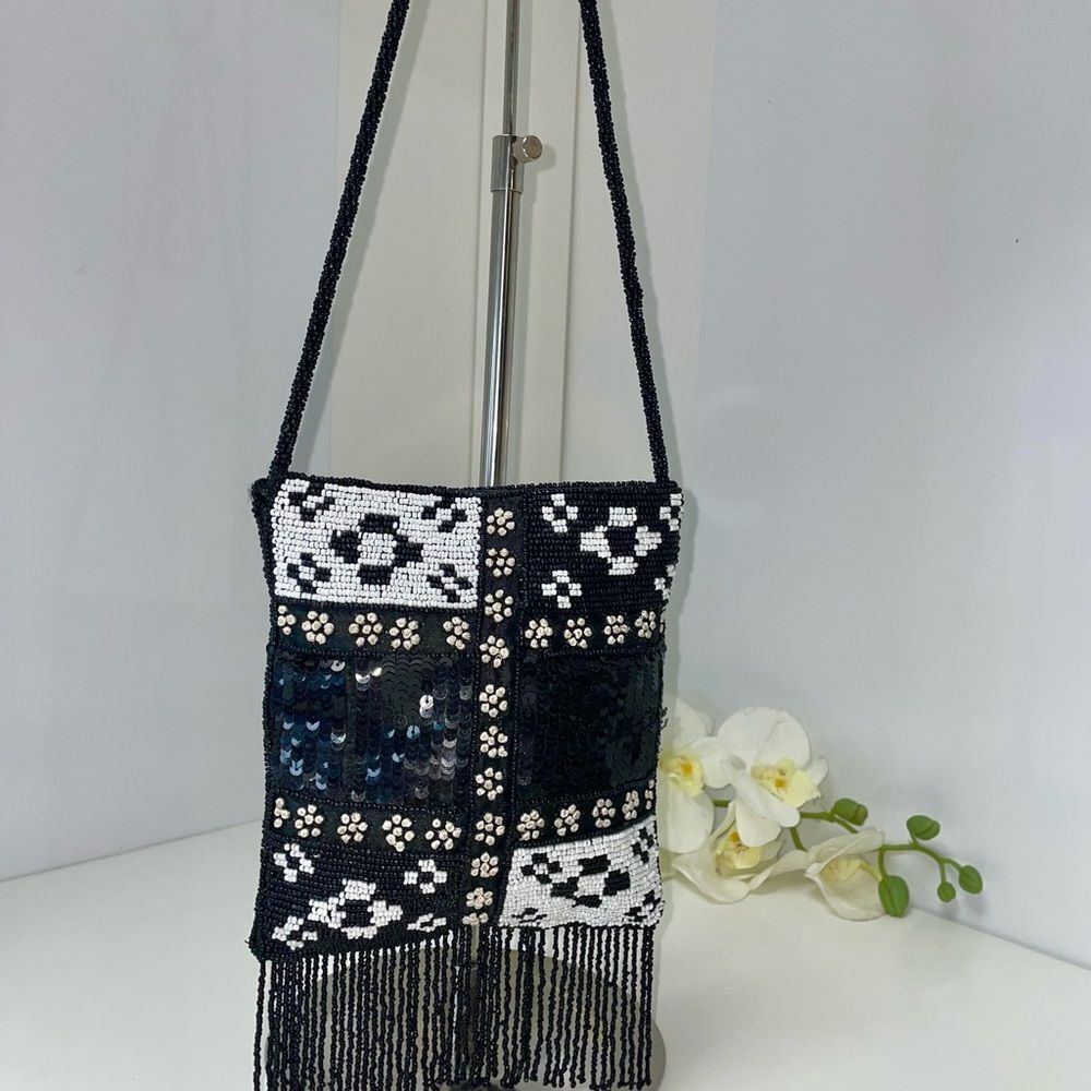 Elegant Black and White Beaded Fringe Bag - Picture 2 of 7